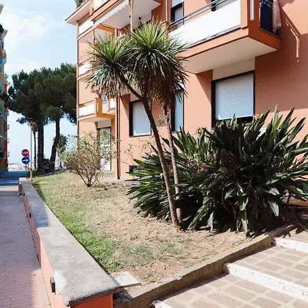 Design A 50 Mt Dal Mare Con Free Garage - Ac - Wi-fi - 6 Ospiti Max 圣巴特罗摩艾美尔
